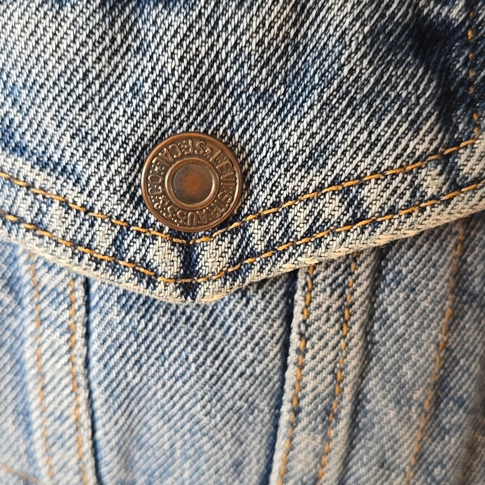 Levi's Women's Light Blue Denim Jacket with Cream Sherpa Collar Sz Medium - Picture 7 of 10
